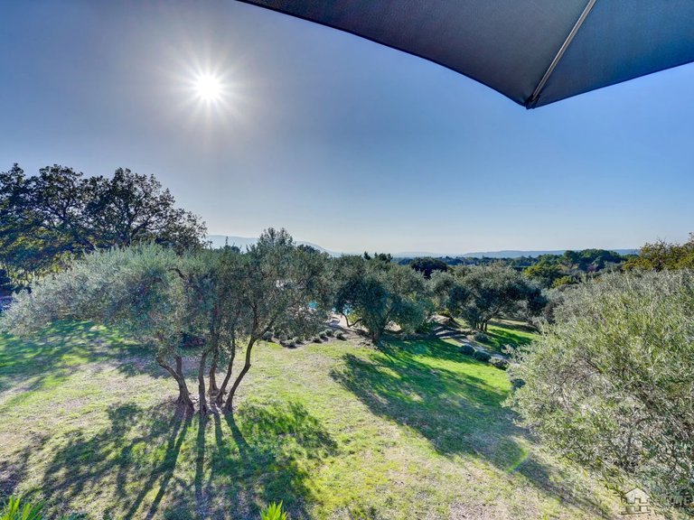 Villa for Sale in Gordes, The Luberon / Vaucluse 8