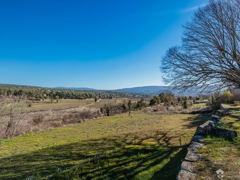 Villa for Sale in Gordes, The Luberon / Vaucluse 8