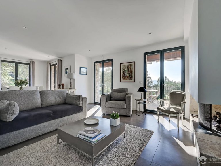 Villa for Sale in Gordes, The Luberon / Vaucluse 10