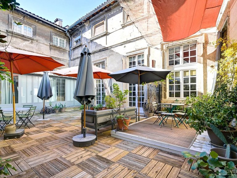Villa for Sale in , Avignon And North Provence 1