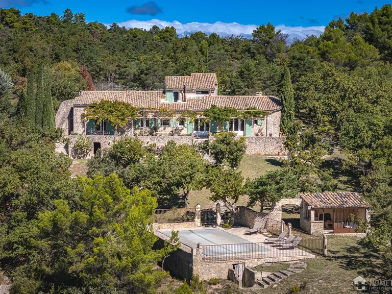 Villa for Sale in Murs, The Luberon / Vaucluse 8