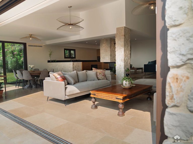 Villa for Sale in St Paul, Vence, St. Paul Area 7