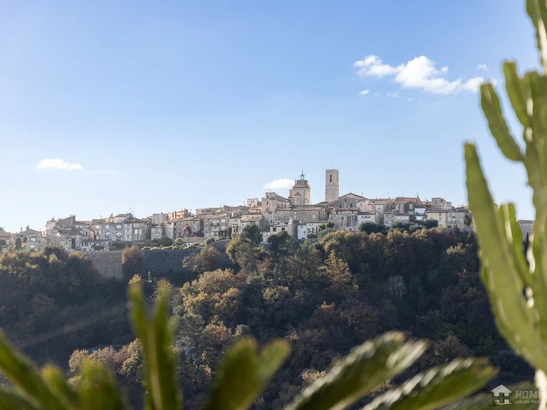 Villa for Sale in St Paul, Vence, St. Paul Area 1