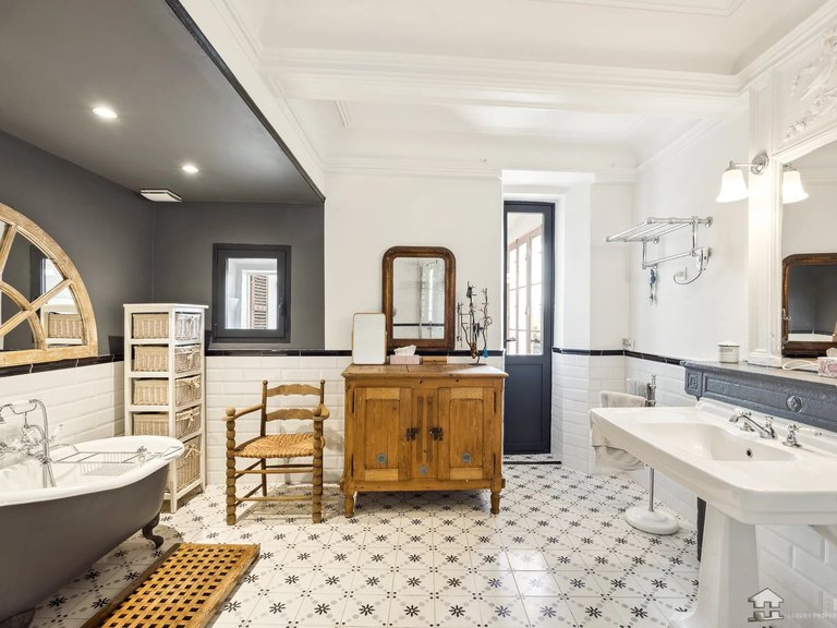 Villa for Sale in La Colle Sur Loup, Vence, St. Paul Area 5