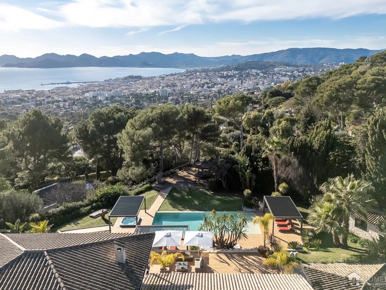 Villa for Sale in Cannes, Cannes Area 2