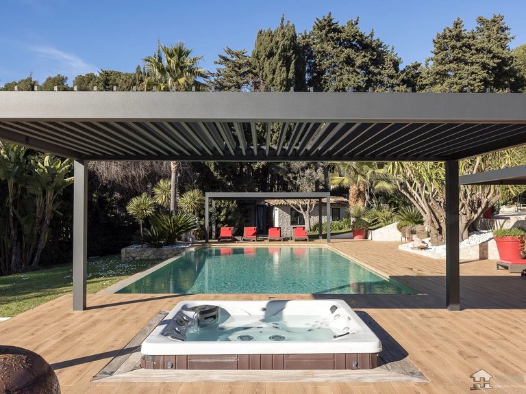 Villa for Sale in Cannes, Cannes Area 3