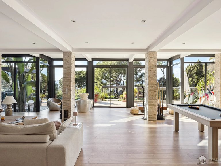 Villa for Sale in Cannes, Cannes Area 4