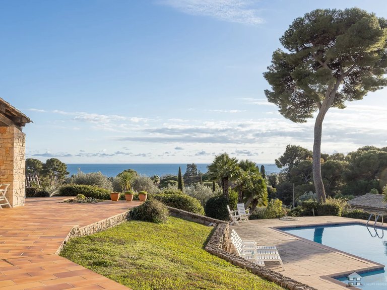 Villa for Sale in Antibes, Antibes Area 1