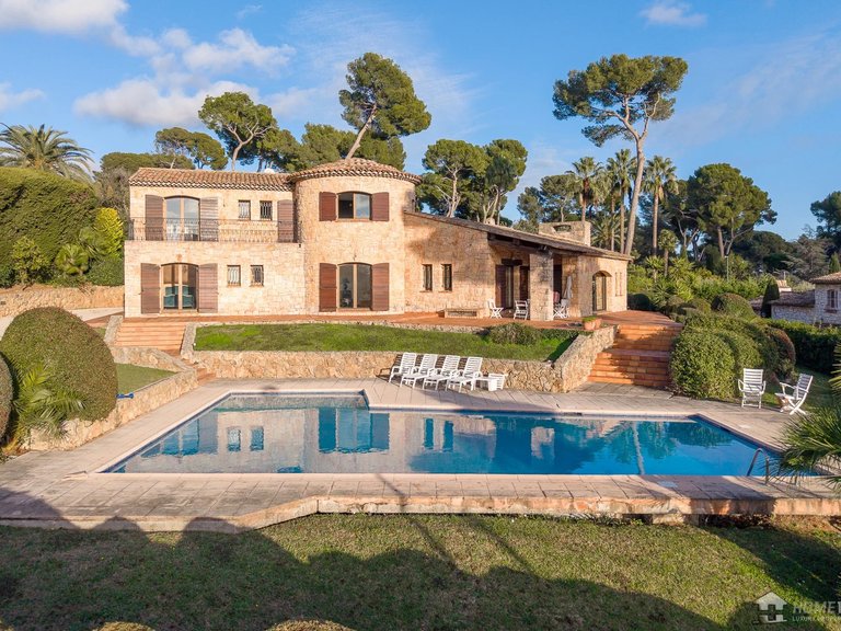 Villa for Sale in Antibes, Antibes Area 2