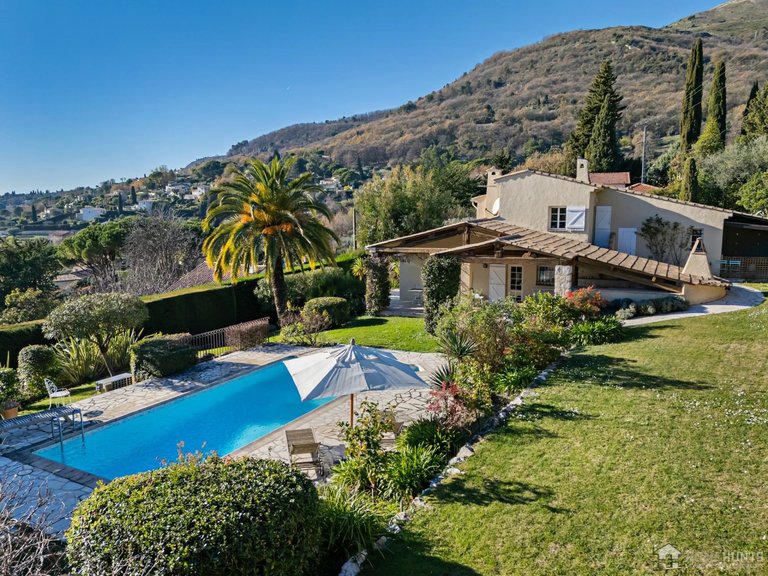 Villa for Sale in Vence, Vence, St. Paul Area 1