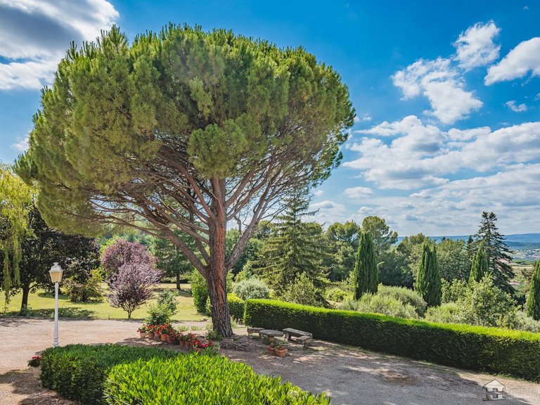 Villa for Sale in Apt, The Luberon / Vaucluse 3