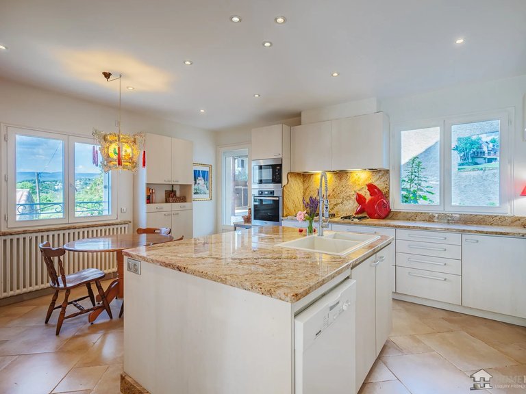 Villa for Sale in Apt, The Luberon / Vaucluse 7