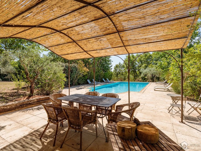 Villa for Sale in Roussillon, The Luberon / Vaucluse 2