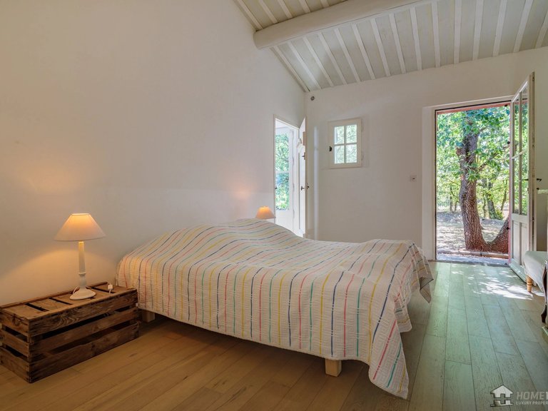 Villa for Sale in Roussillon, The Luberon / Vaucluse 8