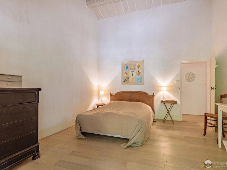 Villa for Sale in Roussillon, The Luberon / Vaucluse 9
