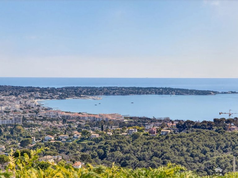 Villa for Sale in Vallauris, Antibes Area 1