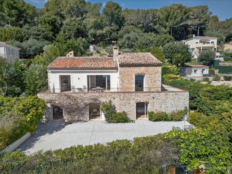 Villa for Sale in Vallauris, Antibes Area 2