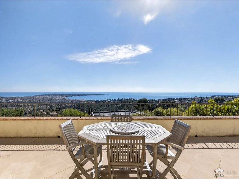 Villa for Sale in Vallauris, Antibes Area 4