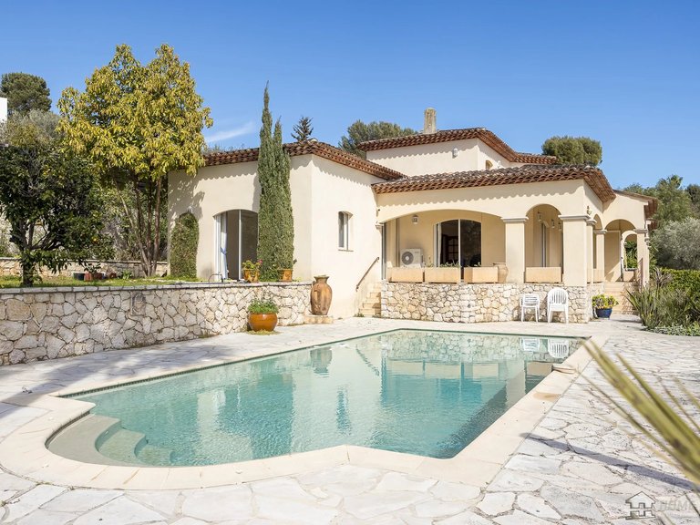 Villa for Sale in Antibes, Antibes Area 1