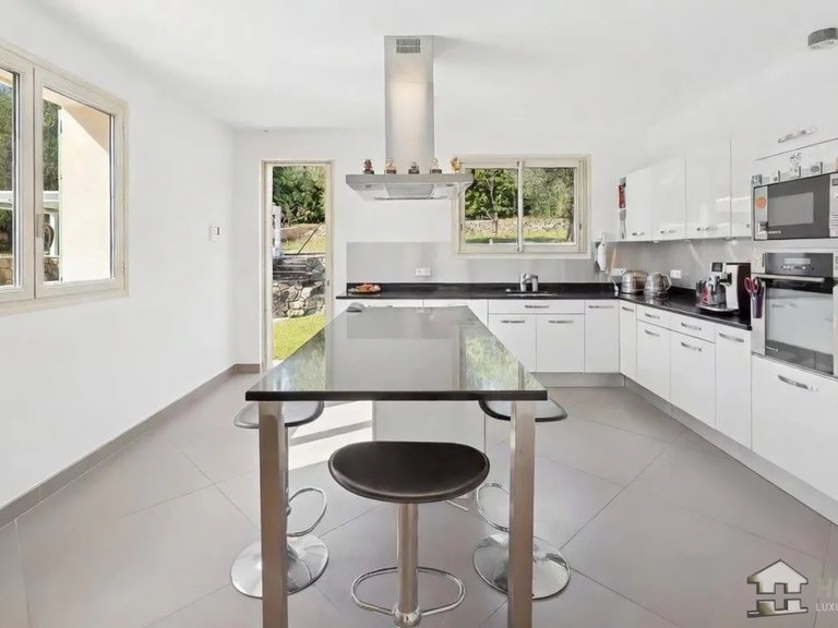 Villa for Sale in Grasse, Mougins, Valbonne, Grasse Area 3