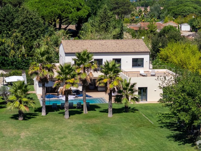 Villa for Sale in Saint Tropez, St. Tropez, Grimaud Area 1