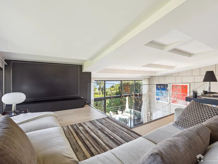 Villa for Sale in Cannes, Cannes Area 2