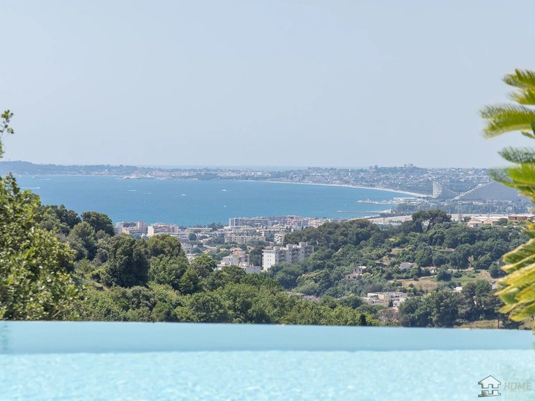 Villa for Sale in Cagnes Sur Mer, Antibes Area 2