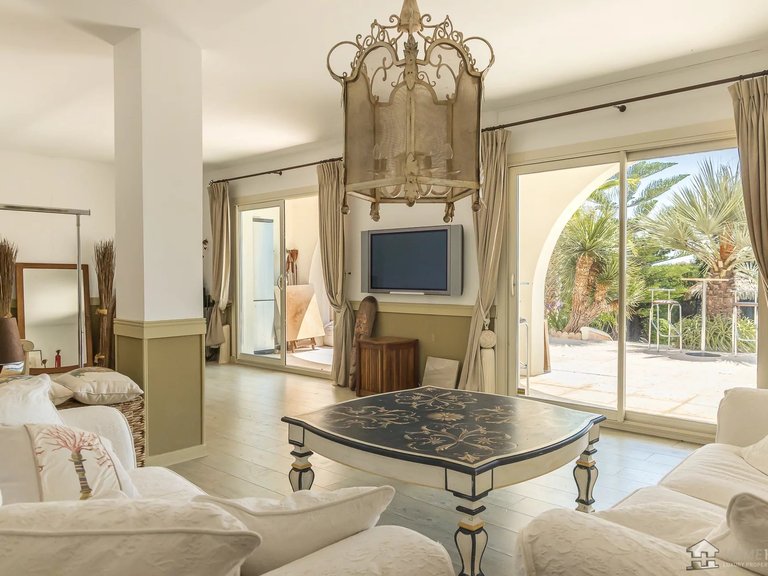 Villa for Sale in Cagnes Sur Mer, Antibes Area 6