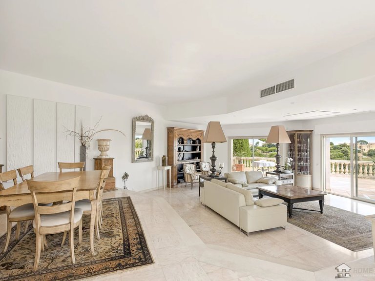 Villa for Sale in Cagnes Sur Mer, Antibes Area 7