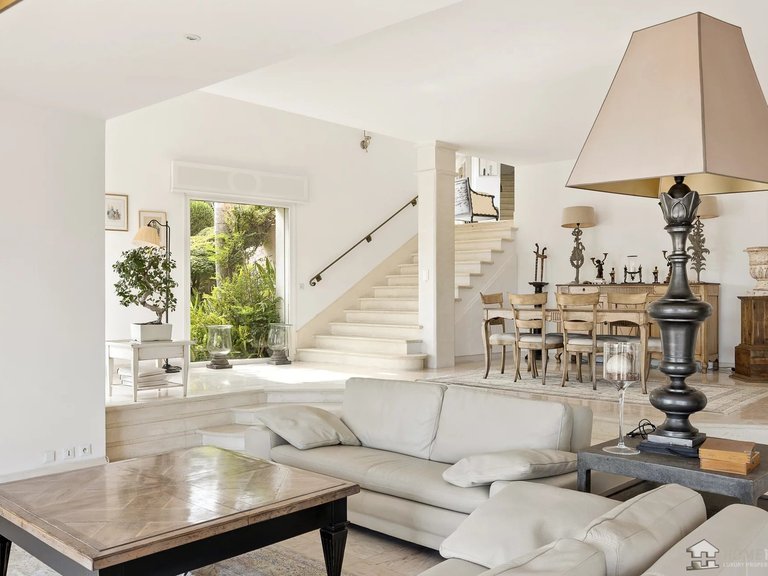 Villa for Sale in Cagnes Sur Mer, Antibes Area 8