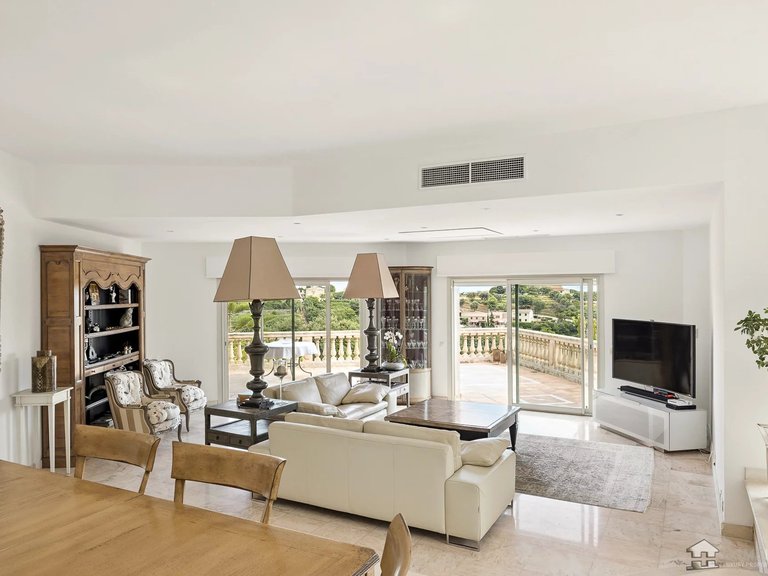 Villa for Sale in Cagnes Sur Mer, Antibes Area 9