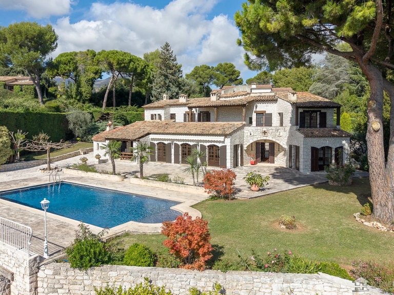 Villa for Sale in St Paul, Vence, St. Paul Area 4
