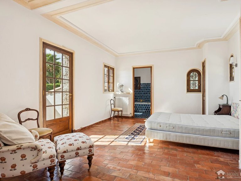 Villa for Sale in St Paul, Vence, St. Paul Area 9