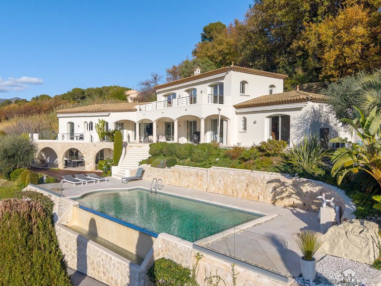 Villa for Sale in St Paul, Vence, St. Paul Area 4