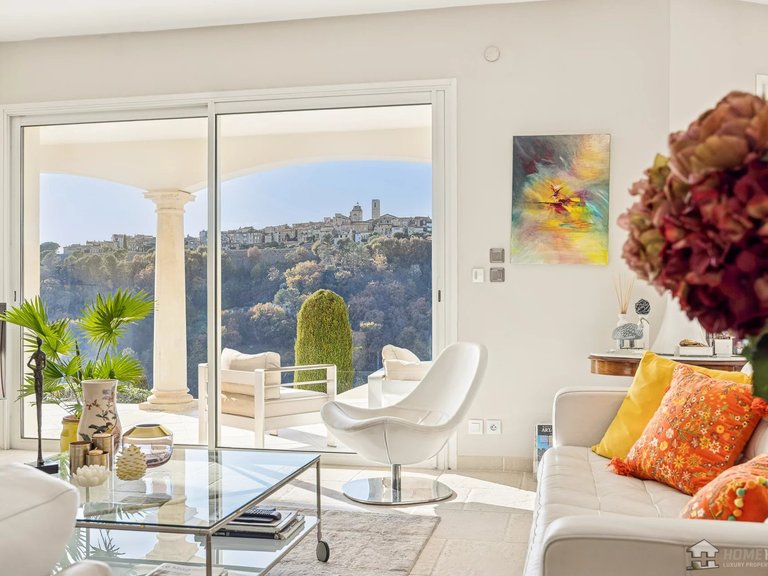 Villa for Sale in St Paul, Vence, St. Paul Area 9