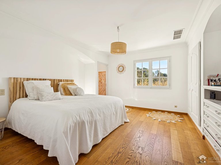 Villa for Sale in La Colle Sur Loup, Vence, St. Paul Area 5