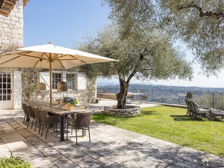 Villa for Sale in Vence, Vence, St. Paul Area 2