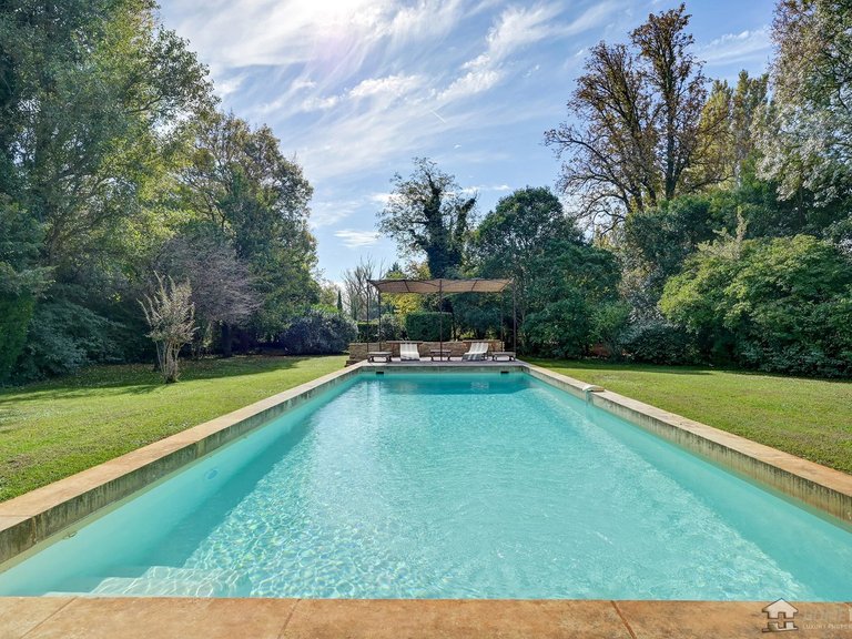 Villa for Sale in , Avignon And North Provence 3