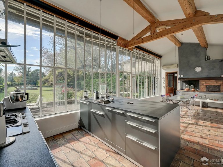 Villa for Sale in , Avignon And North Provence 8