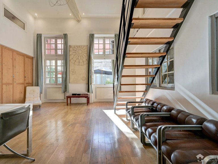 Villa for Sale in , Avignon And North Provence 3