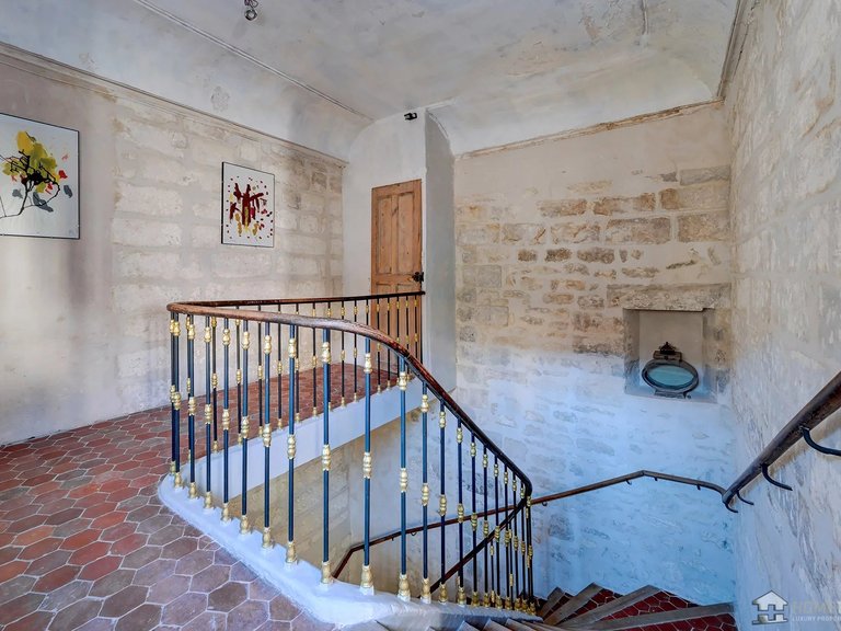 Villa for Sale in , Avignon And North Provence 9