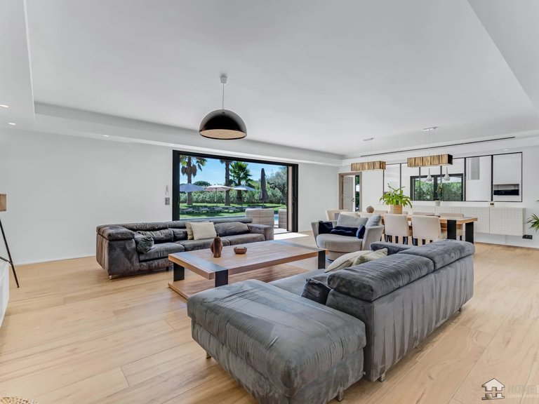 Villa for Sale in Saint Tropez, St. Tropez, Grimaud Area 4