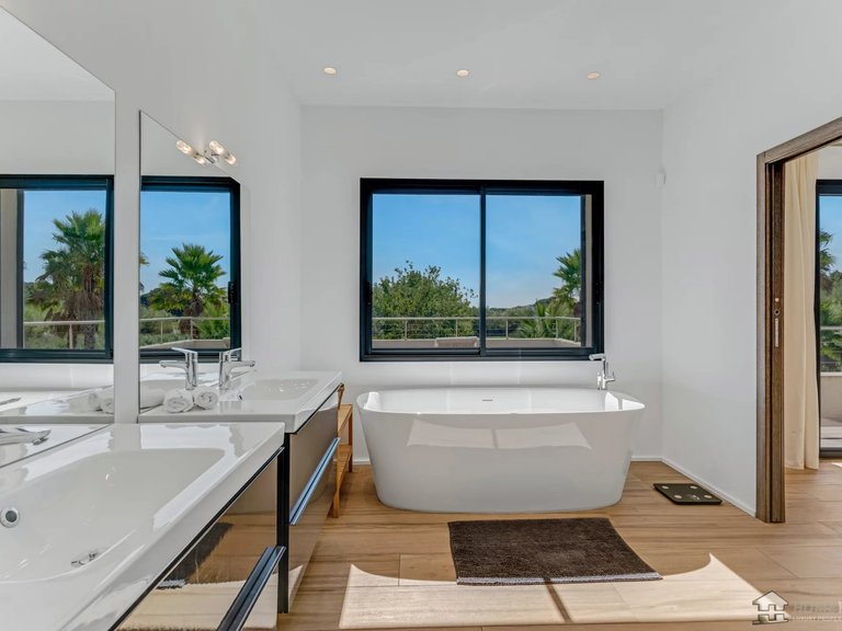 Villa for Sale in Saint Tropez, St. Tropez, Grimaud Area 7