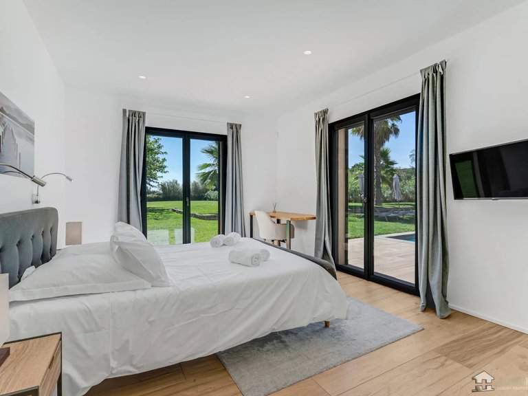Villa for Sale in Saint Tropez, St. Tropez, Grimaud Area 8