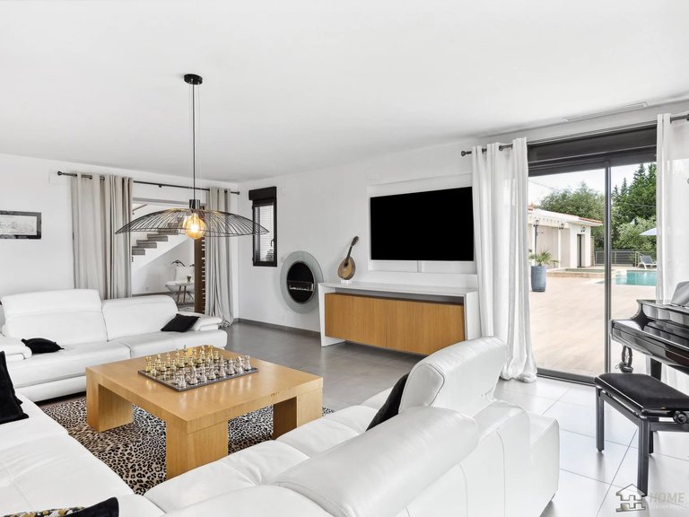 Villa for Sale in Chateauneuf Grasse, Mougins, Valbonne, Grasse Area 4