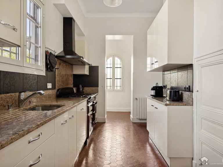 Villa for Sale in Cannes, Cannes Area 6