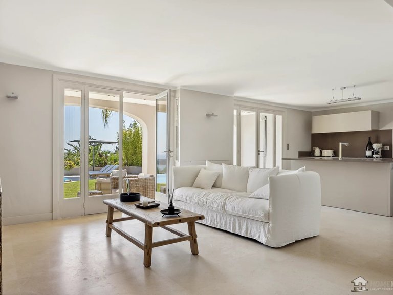 Villa for Sale in Cannes, Cannes Area 7