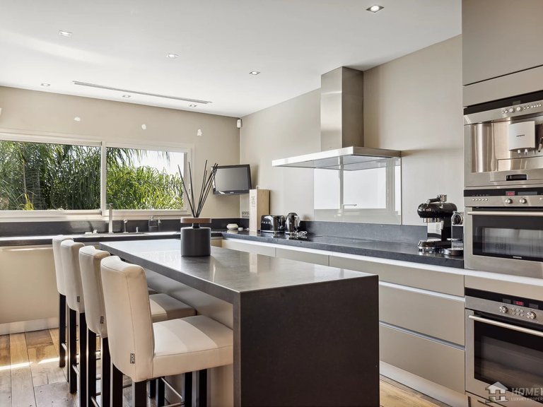 Villa for Sale in Cannes, Cannes Area 9