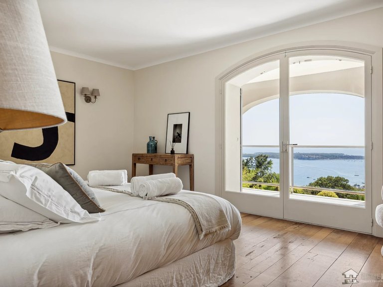 Villa for Sale in Cannes, Cannes Area 10