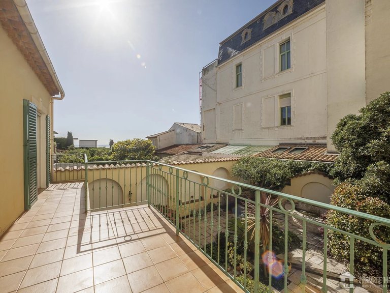 Villa for Sale in Cannes, Cannes Area 2